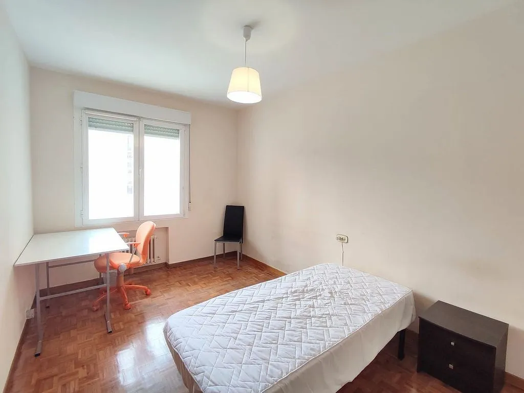 Chambres - Student Flat with Terrace in San Juan, Pamplona
