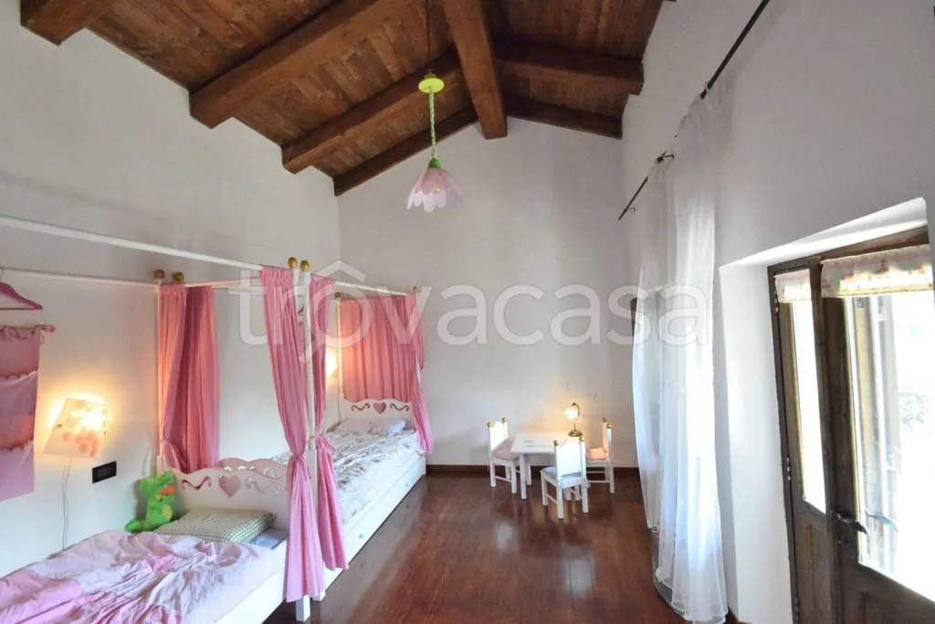 Camere da letto - Casa indipendente con giardino a Lusernetta
