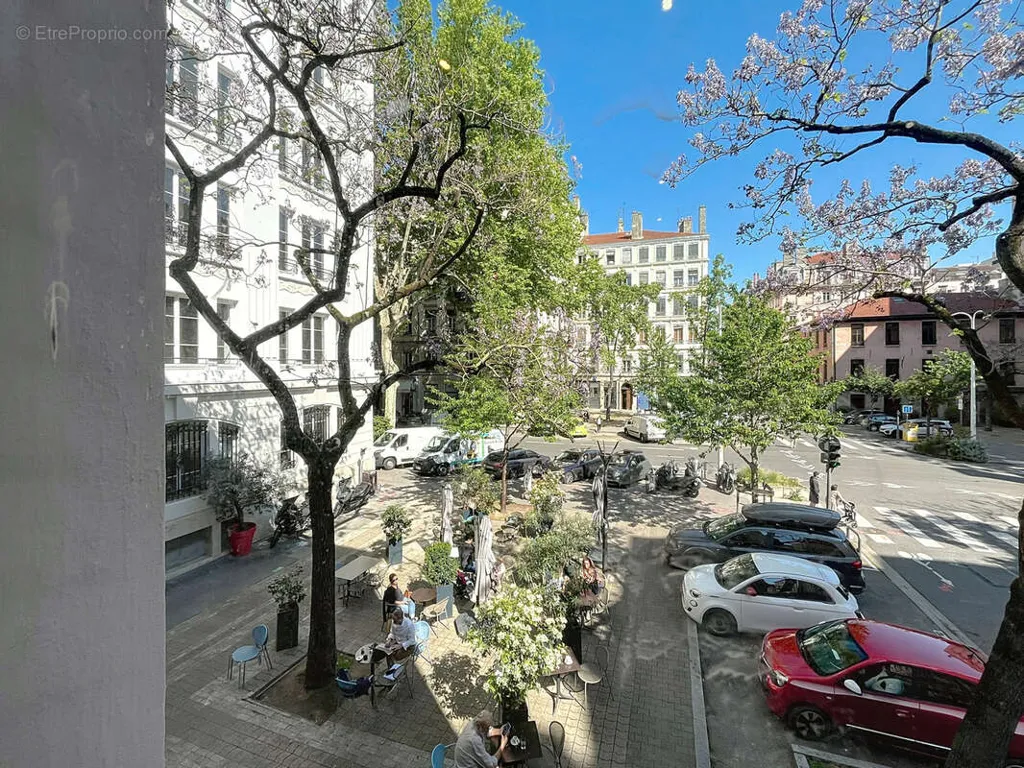 Extérieur - Appartement Rénové avec Vue Dégagée à Lyon 6ème