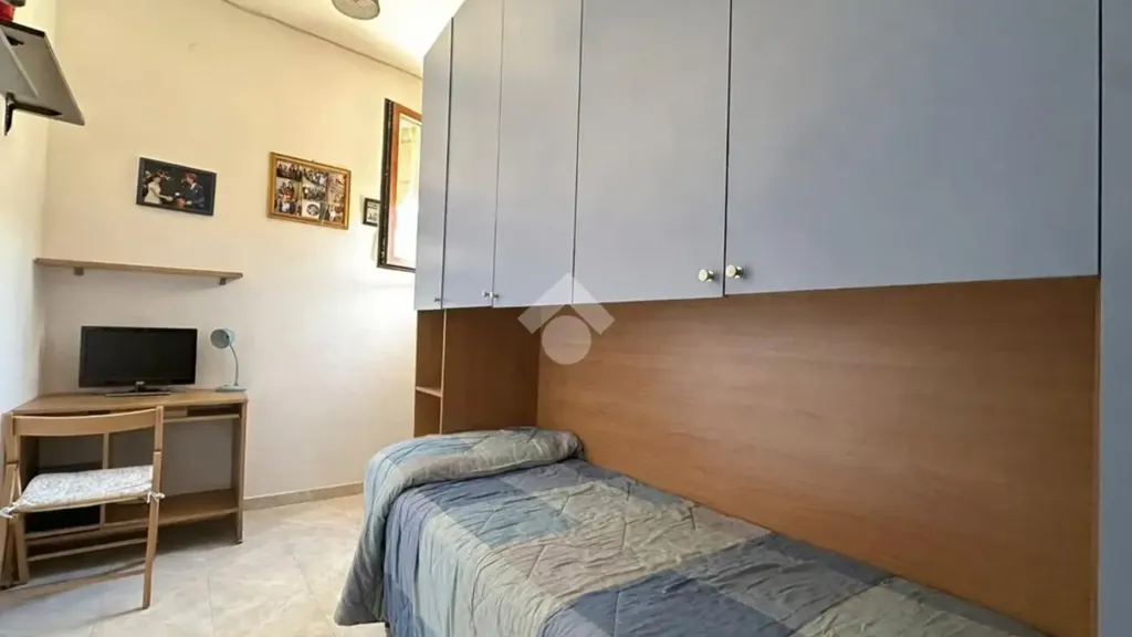 Chambres - Three-Level Apartment with Balcony in Vasto