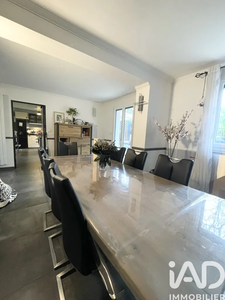 Söögituba - Family House with Pool in Saint-Germain-Les-Corbeil