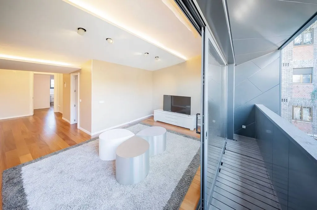 Elutuba - Luxury Villa with Pool in Chamartín, Madrid