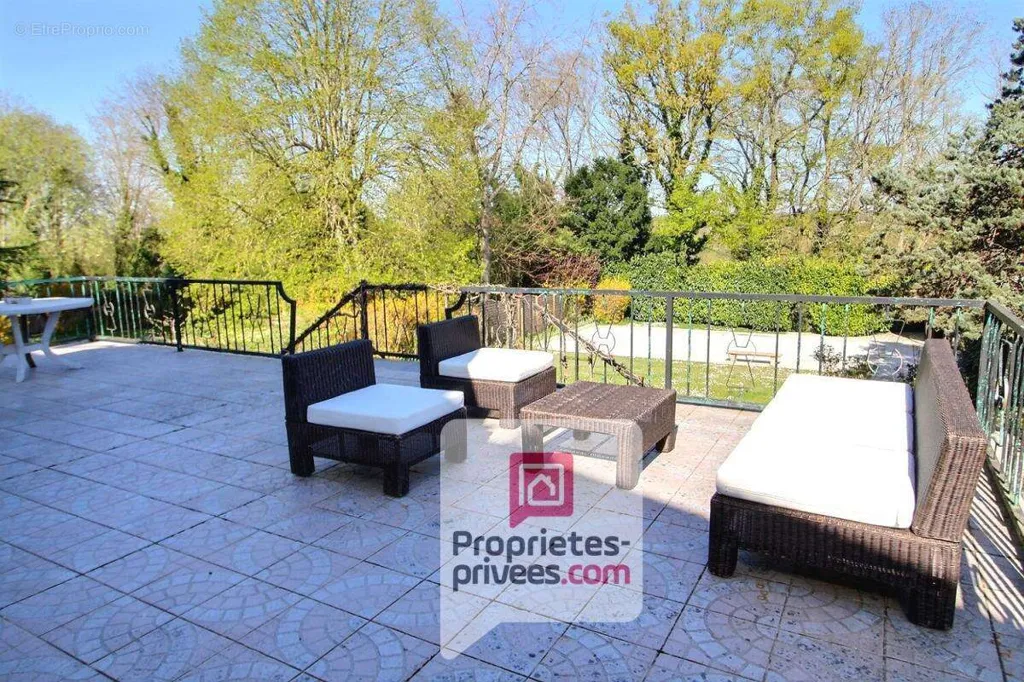 Terrass - Spacious House with Pool in Amilly