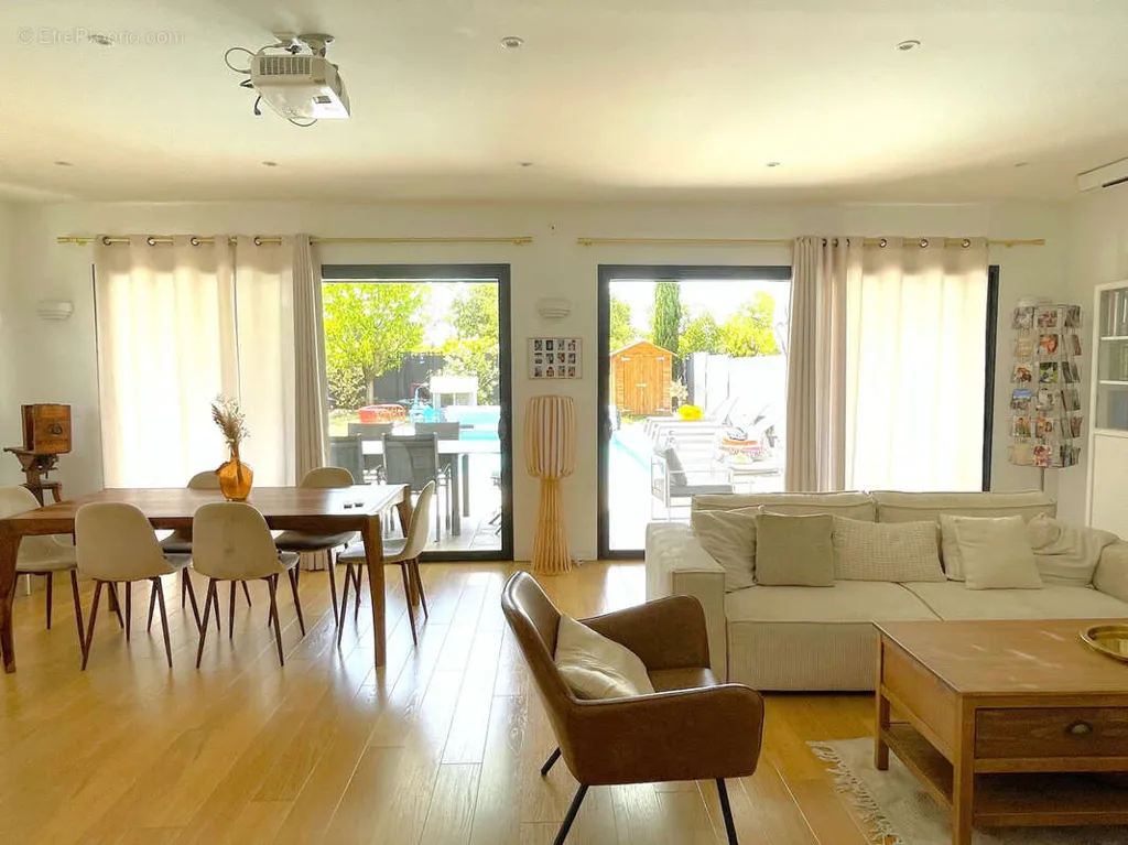 Séjour - Maison Contemporaine avec Piscine à Saint-Priest