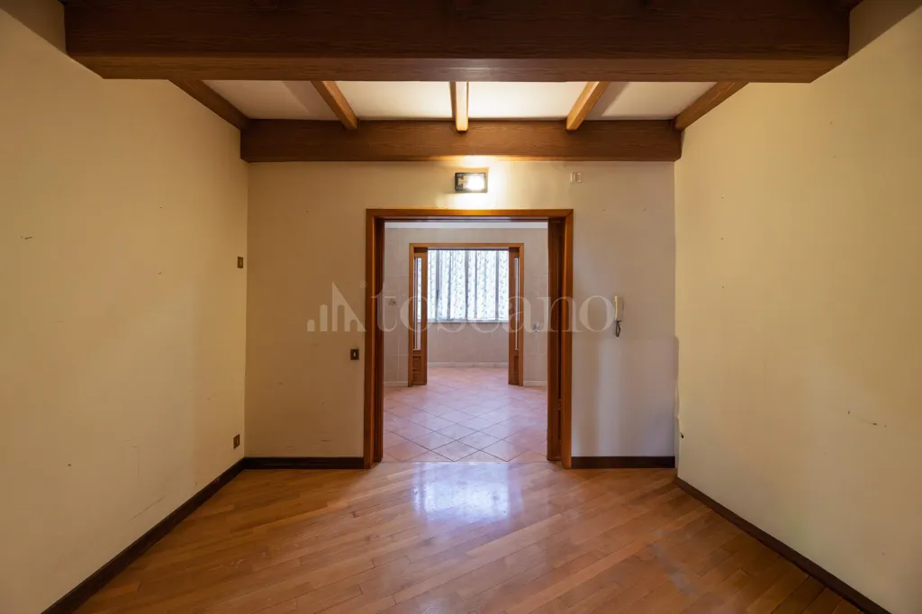 Esik - Spacious Apartment with Balcony in Monteverde, Rome