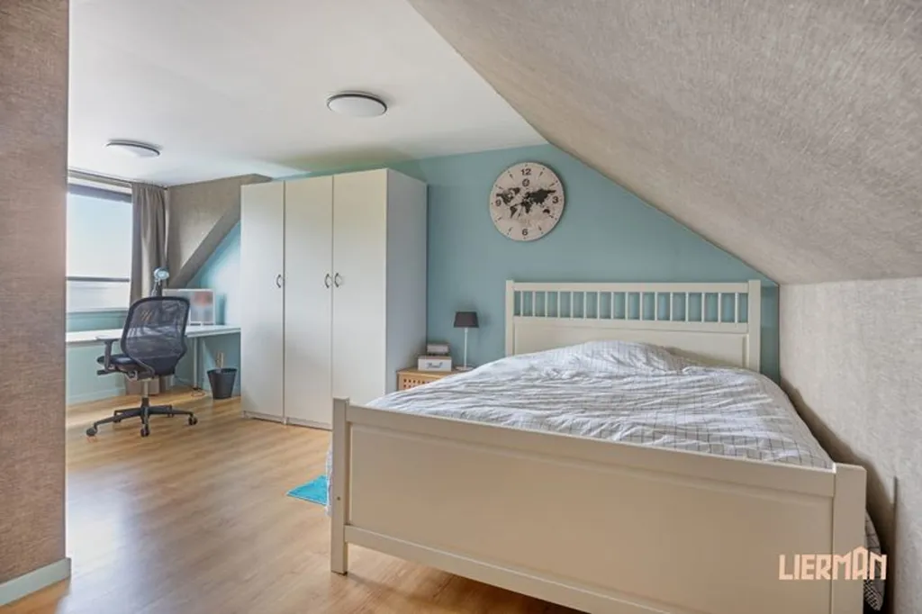 Magamistoad - House with Garden and Solar Panels in Aalst