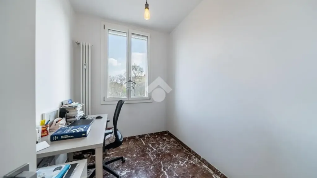 Bureau - Signorile Flat with Ascender in Modena's Historic Centre