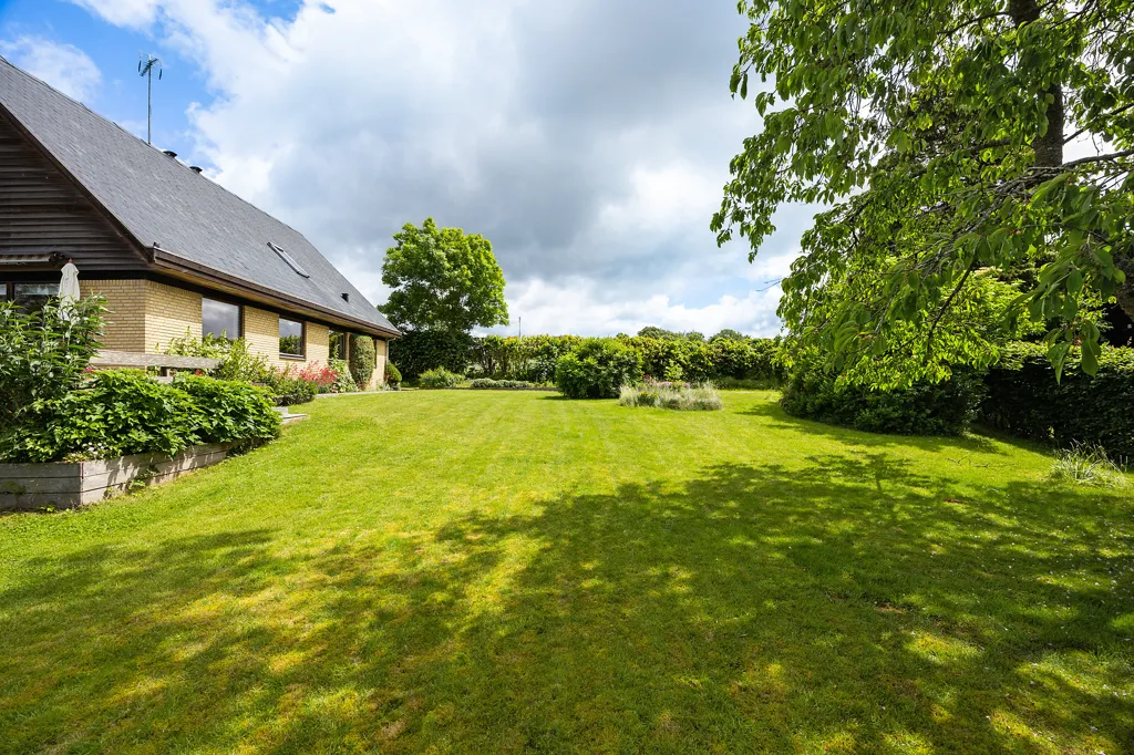 Giardino - Villa with Lake View in Ravnsnæs