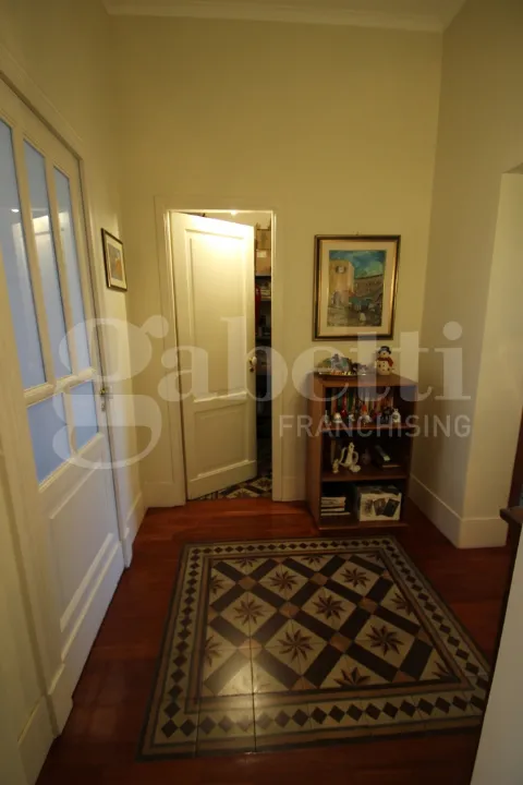 Esik - Refurbished Triplex with Balcony in Catania