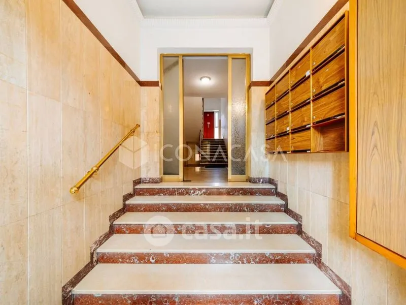 Entrée - Trilocale with Balcony in Bologna