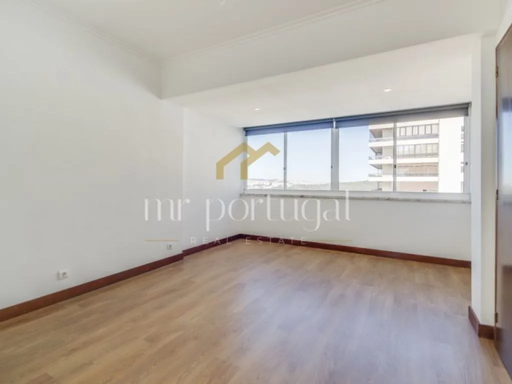 Pièces - Luxury Flat with River Views in Restelo, Lisbon