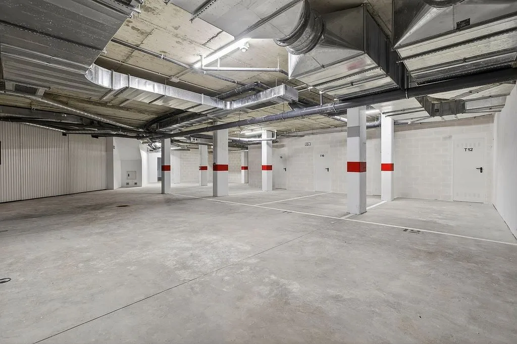 Garage - New Flat with Pool in Triana, Sevilla