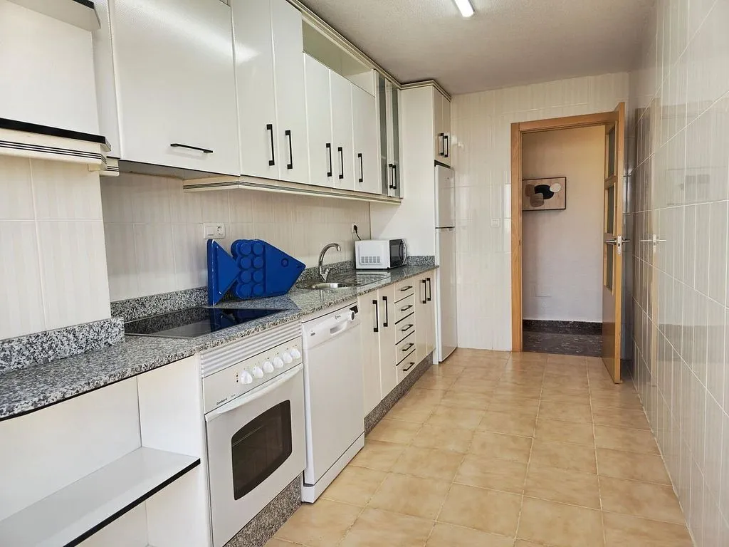 Cuisine - 2-Bedroom Flat with Balcony in San Ginés
