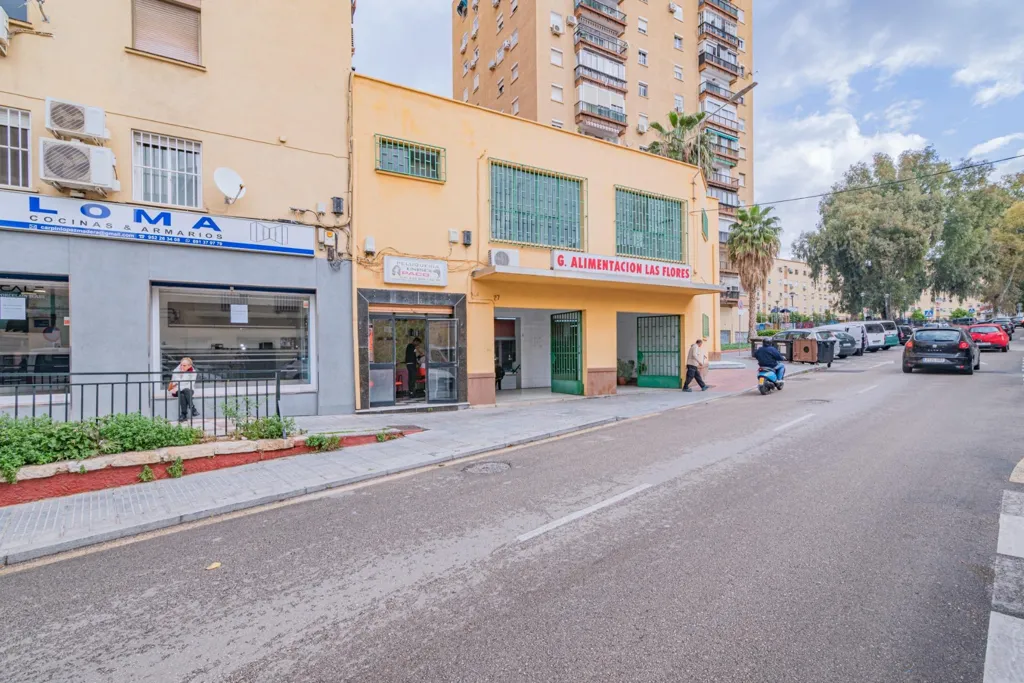 Extérieur - Edified Plot with Market in Málaga