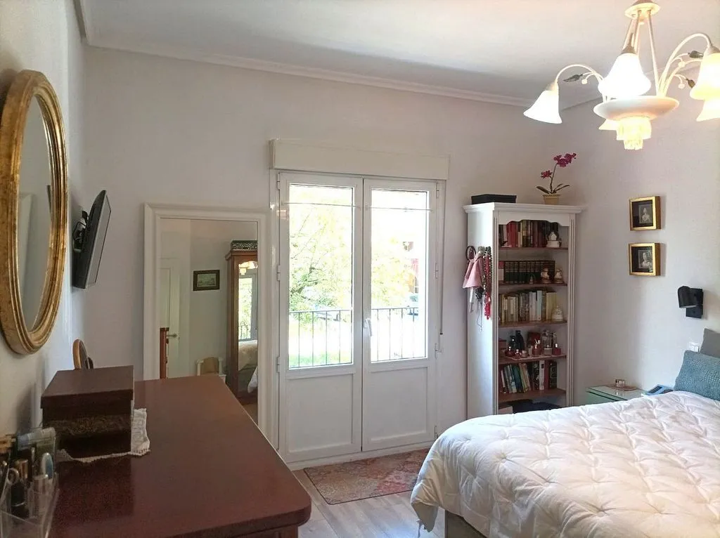 Magamistoad - 2-Bedroom Flat with Balcony in Barreda