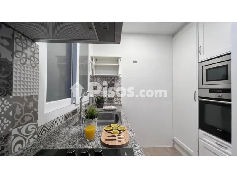 Cuisine - Reformed Apartment with Balcony in Salamanca