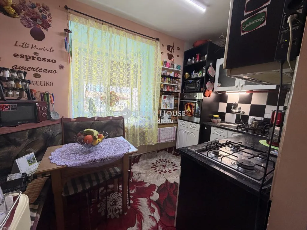 Cucina - Ground Floor Flat with Private Parking in Devecser