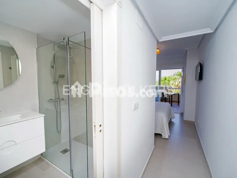 Bathrooms - Modern Flat with Golf View in Alicante