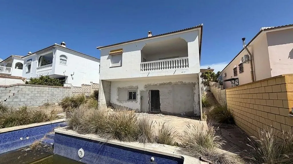 Piscine - Chalet with Pool in Alcaucín