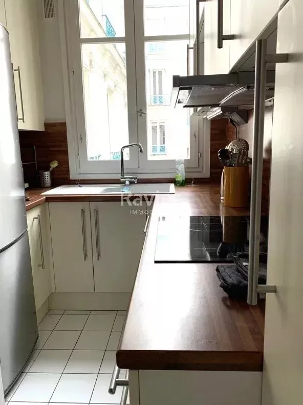 Cuisine - Appartement Meublé au 4ème Étage avec Ascenseur à Paris 17e