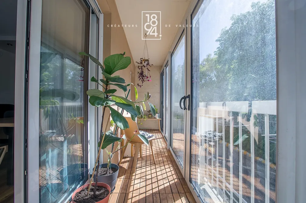 Rõdu - Refurbished 3-Bed Flat with Balcony in Château Saint-Cyr