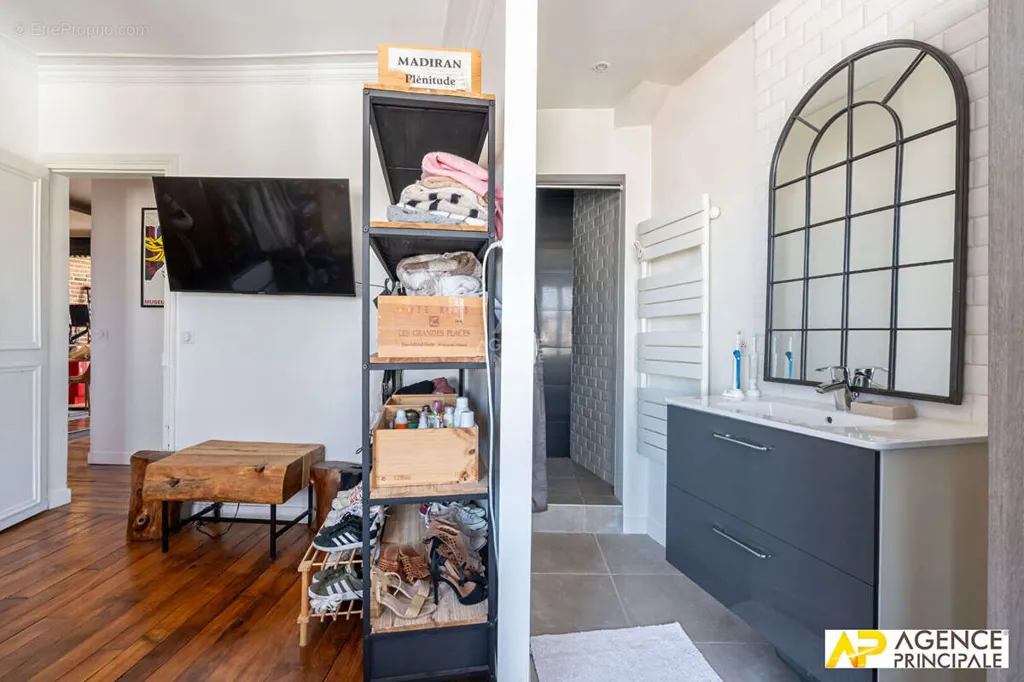 Salles de bain - Appartement avec Vue Dégagée au Centre de Maisons-Laffitte