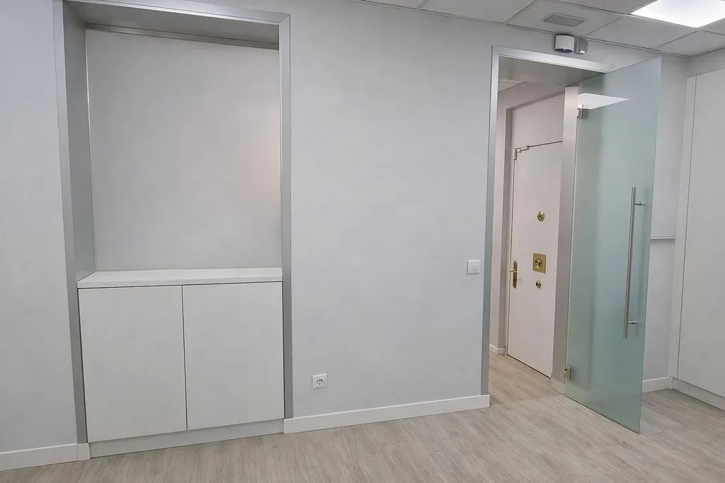 Kabinet - Apartment with Balconies in Calle Princesa, Madrid