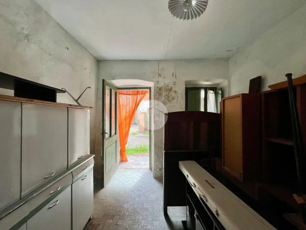 Cucina - Casa di corte da ristrutturare con box a Balangero