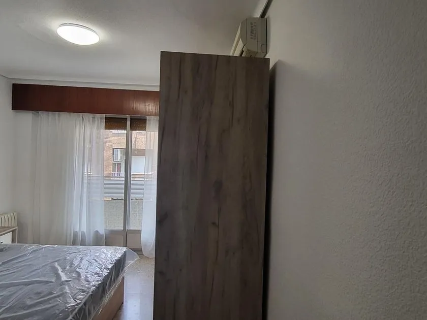 Dormitorios - Piso con balcón y ascensor en Albacete Centro