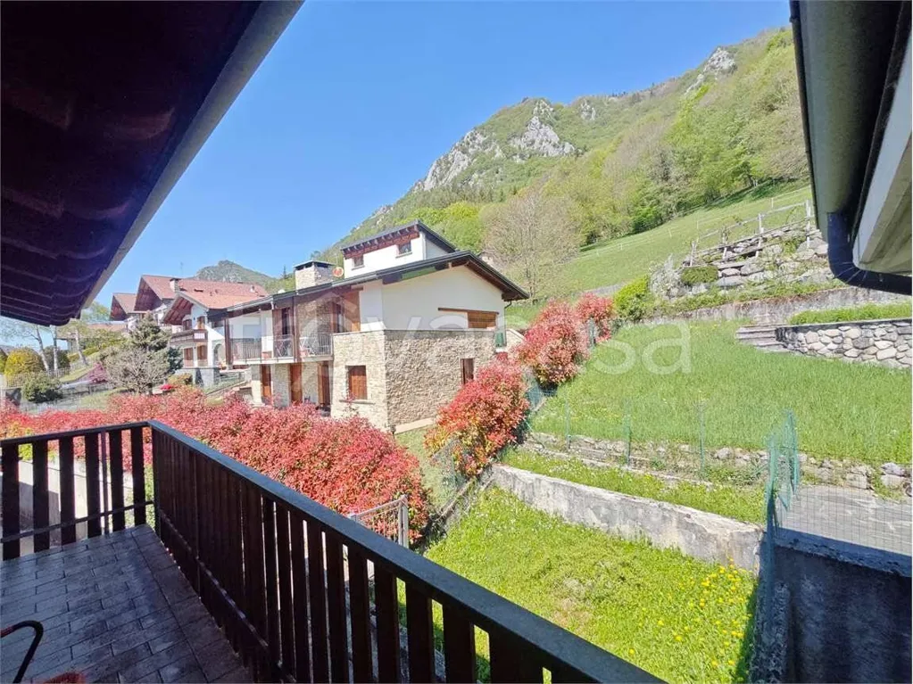 Balcon - Alpine-Style Apartment with Terraces in Barzio