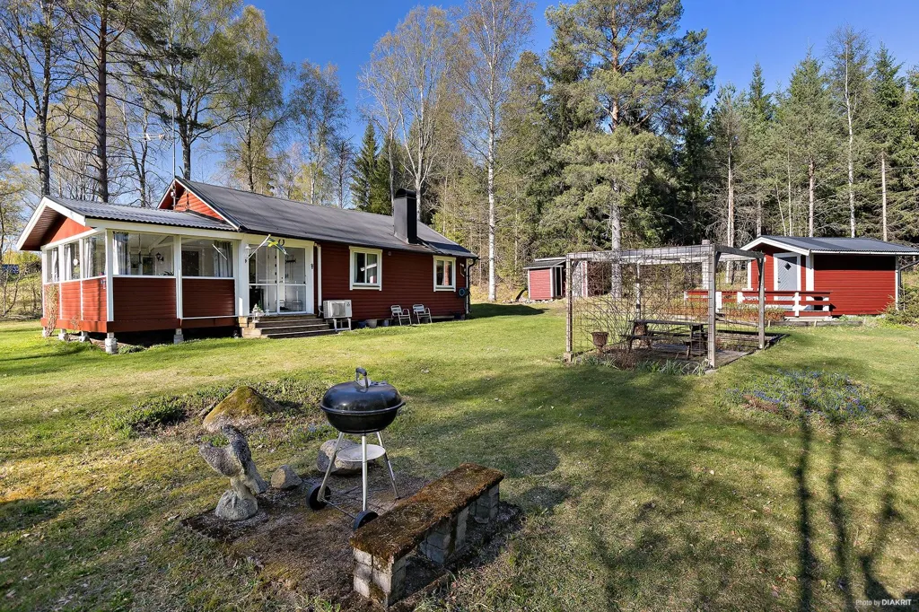 2-toaline maja asukohas Lekebergs kommun
