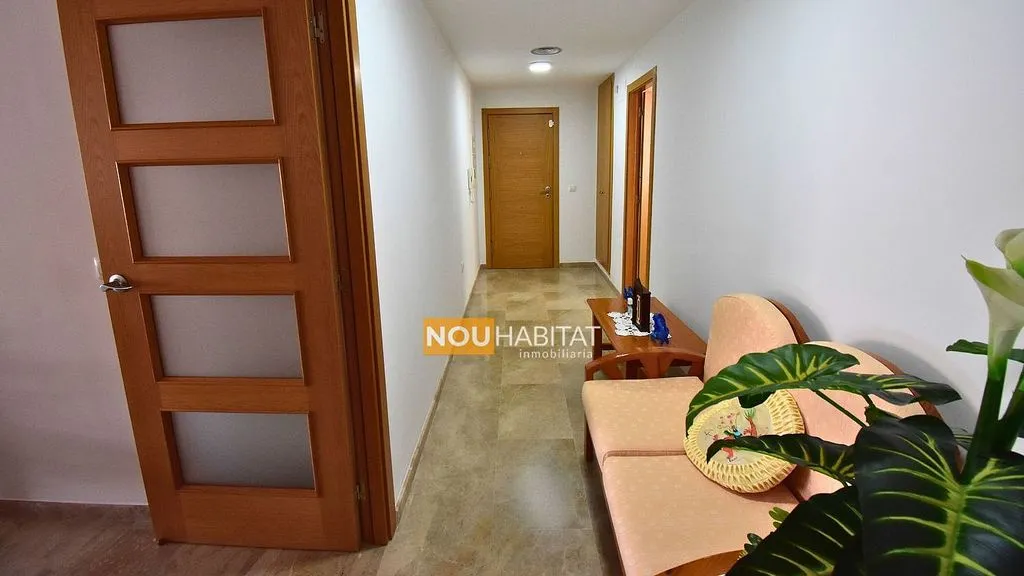 Entrée - Apartment with Balcony and Garage in Montroy