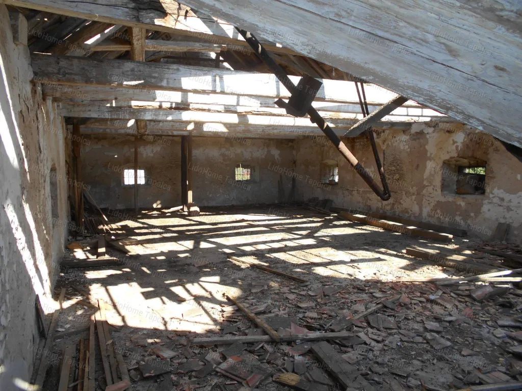 Stanze - Three-Storey Farmhouse for Renovation in Csabrendek