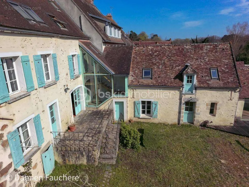 Vue aérienne - Demeure de Caractère en Deux Habitations à Sainte-Mesme