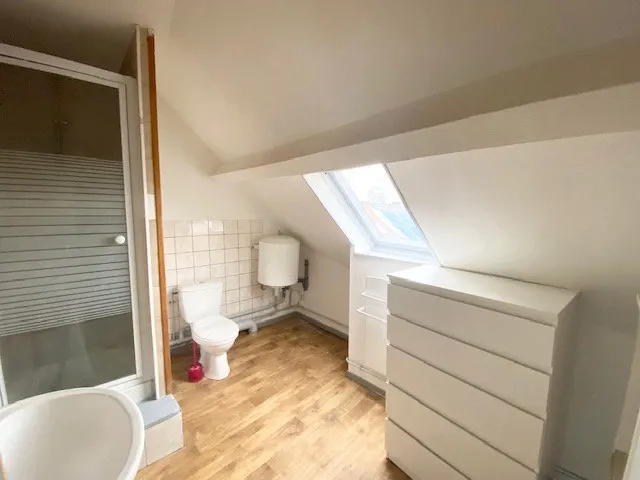Bathrooms - Furnished Studio in Gambetta, Calais