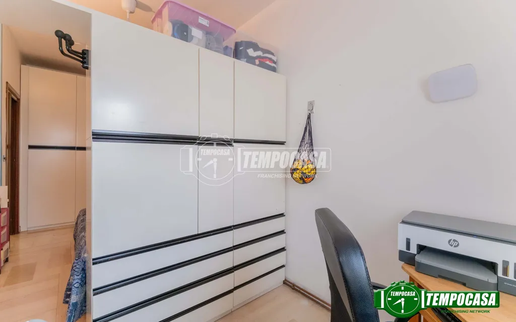 Chambres - Brightly Laid-Out Flat with Balcony in Milan