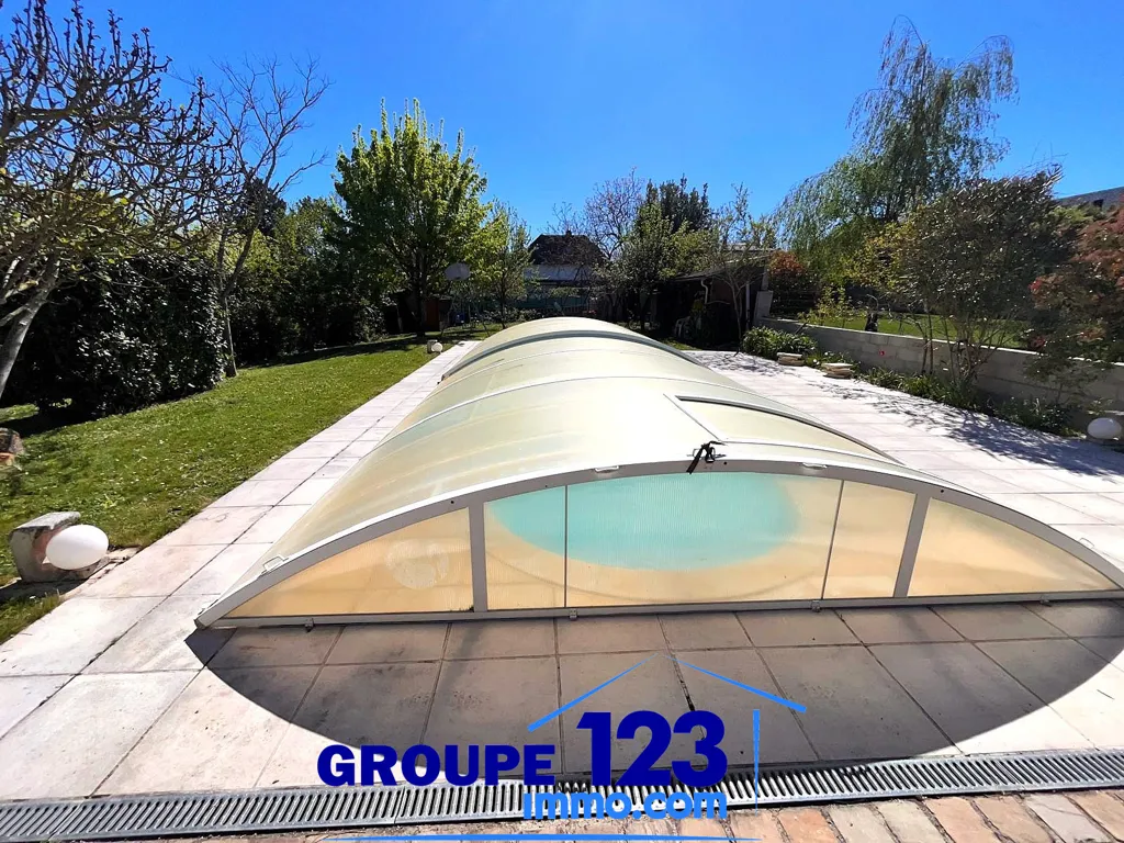 Piscina - Detached House with Pool in Auxerre