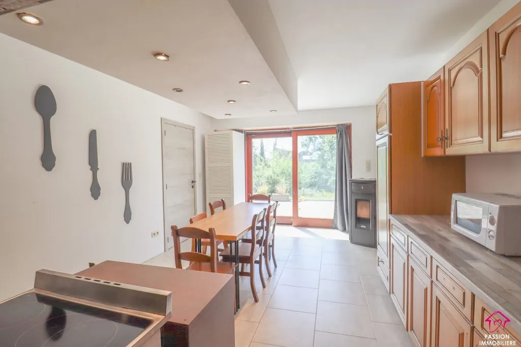 Cucina - Charming 3-Facade House with Garden in Scry