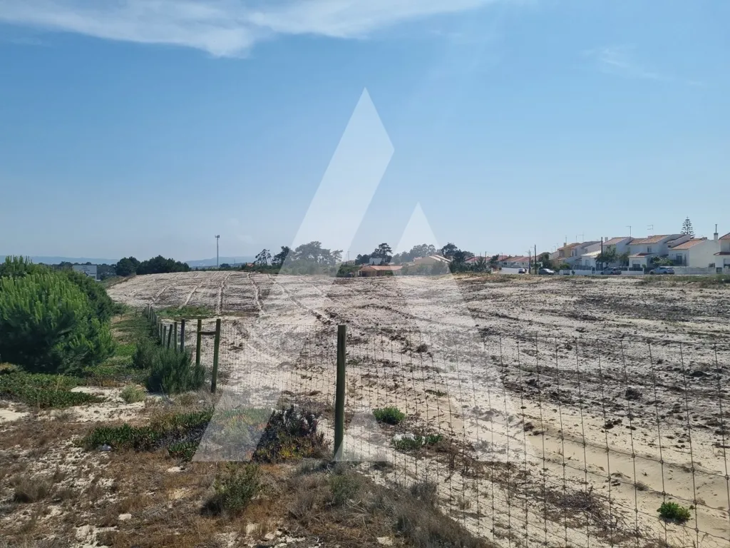 Aed - Construction Plot with 10 Apartments in Nazaré
