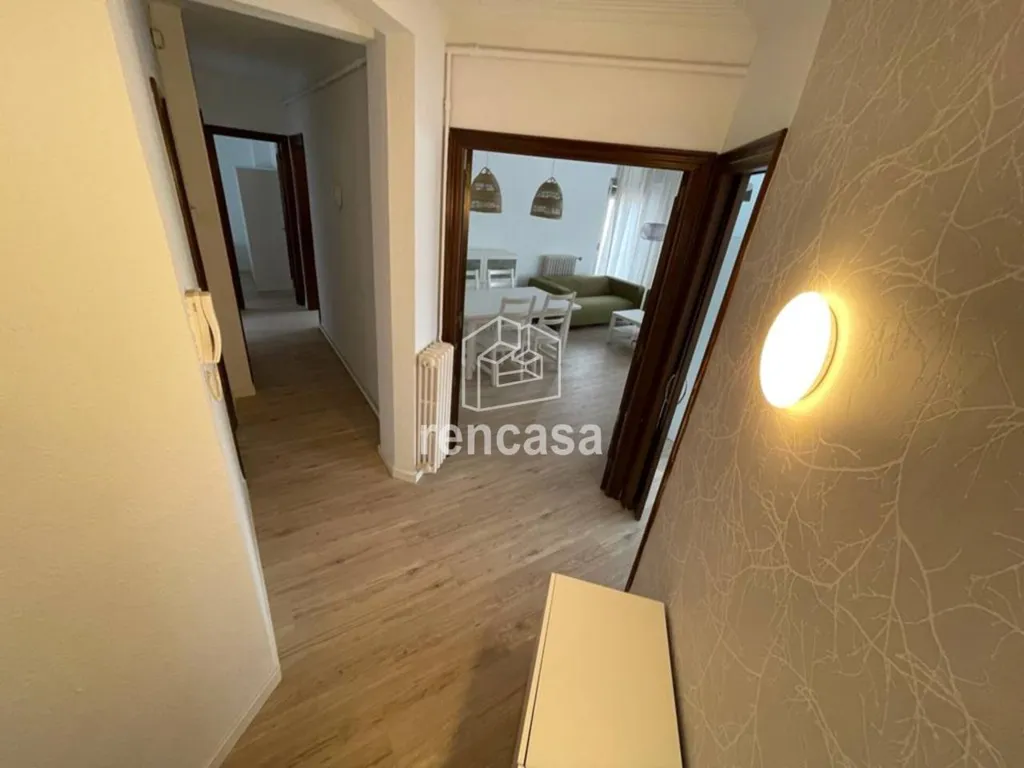 Esik - Spacious Flat with Balcony in Lleida Centre