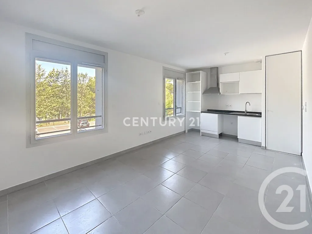 Cuisine - Studio avec Ascenseur et Parking à Peypin