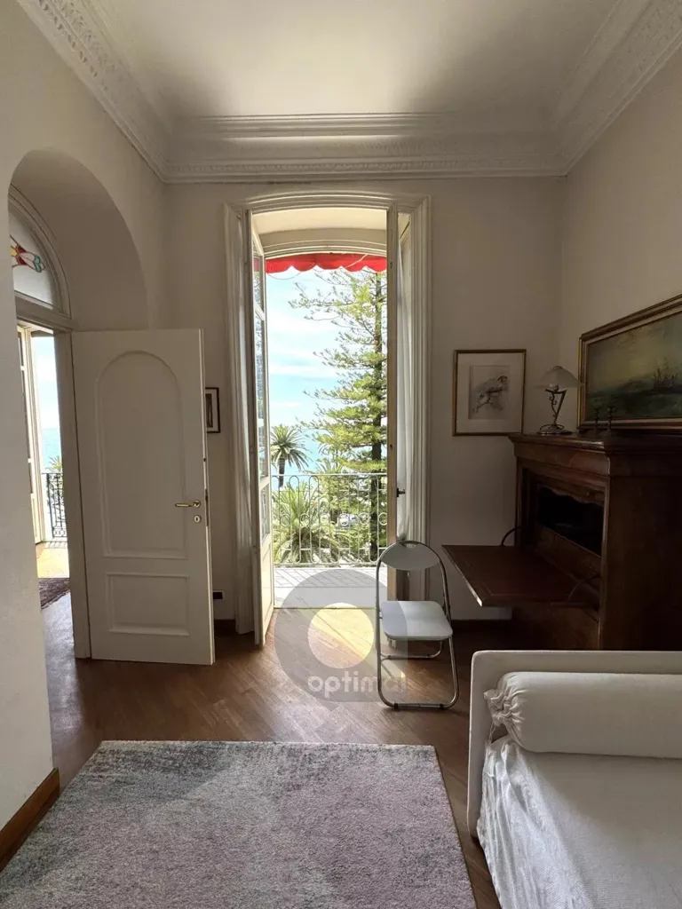 Chambres - Appartement en Bord de Mer avec Balcon à Menton