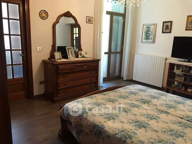 Chambres - Central Quadrilocale with Balcony in Sanremo