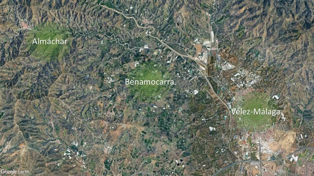Plot with Infrastructure in Benamocarra, Málaga