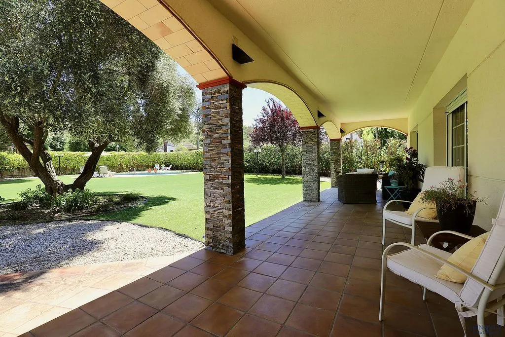 Terrasse - Villa with Pool and Buildable Plot in Caldes de Malavella