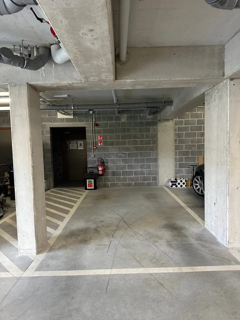 Garage - Ground Floor Apartment with Parking in Grez-Doiceau