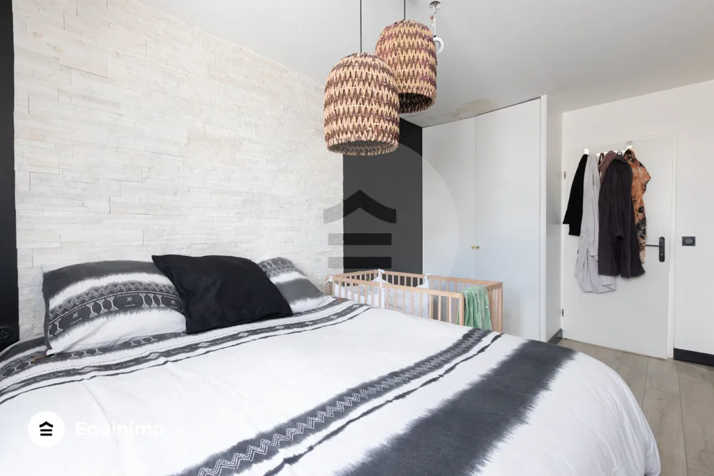 Bedrooms - Duplex Flat with Balcony and Terrace in Paris