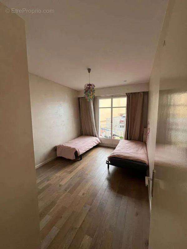 Chambres - Appartement 3 Pièces avec Terrasse à Nice