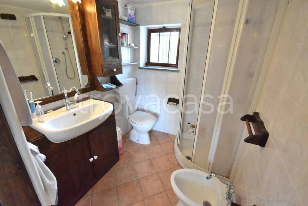 Bagni - Casa indipendente con giardino a Lusernetta