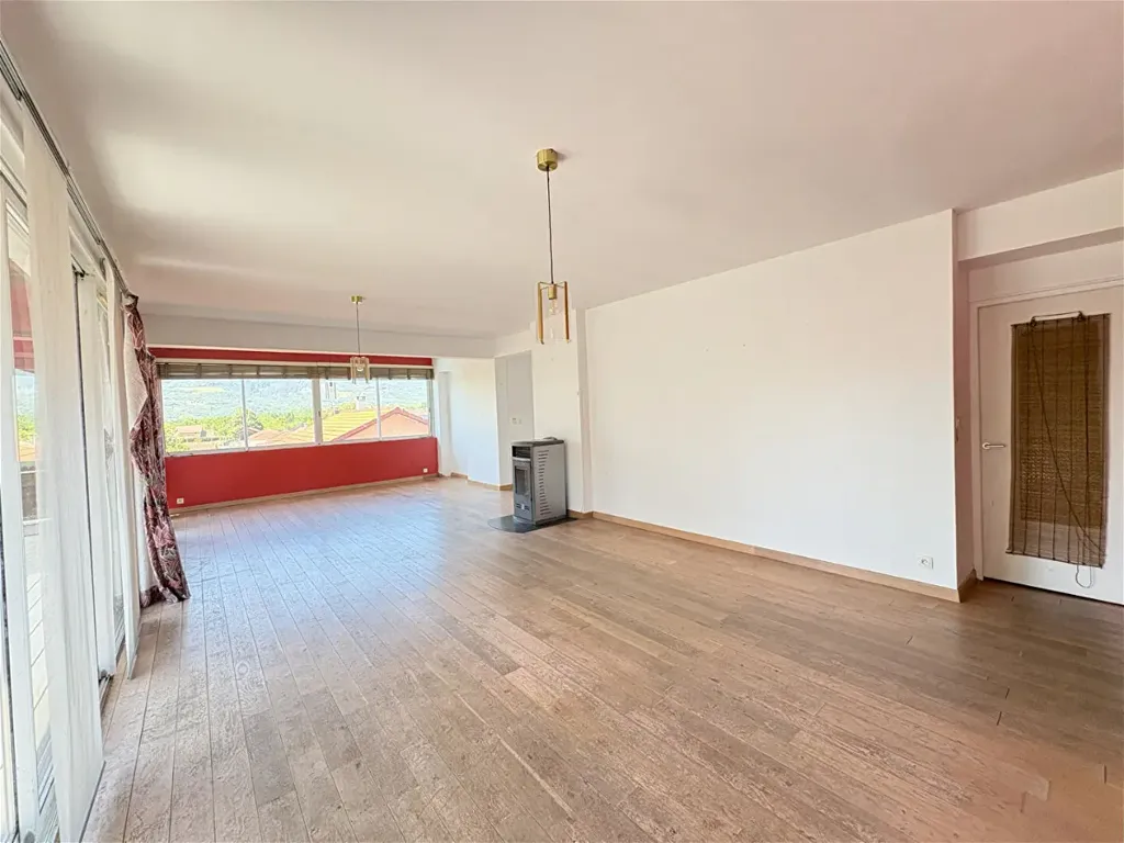 Elutuba - Spacious T5 with Mountain View in Tencin